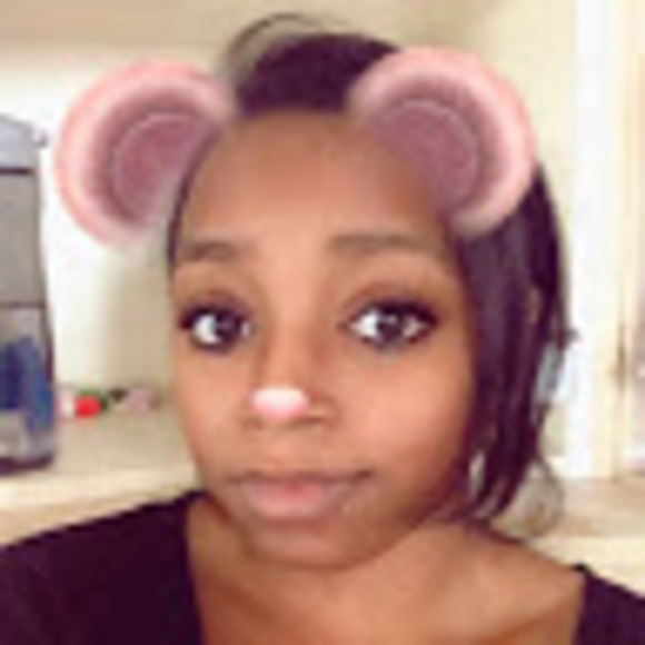 Profile Picture of Erica Bowling (@erock1bowling) on Poshmark