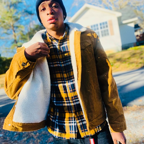 Profile Picture of Alex Doss (@alexdoss) on Poshmark