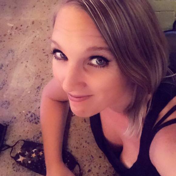 Profile Picture of Jennifer Pakula (@jenpak10) on Poshmark