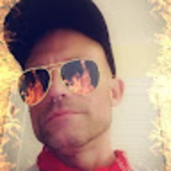 Profile Picture of Shawn Brown (@shawnbatesla) on Poshmark