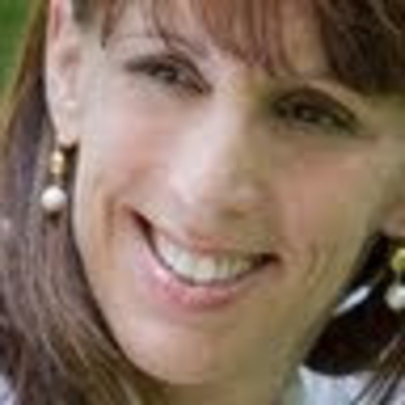 Profile Picture of Pamela Auerbach (@pamelajauerbach) on Poshmark