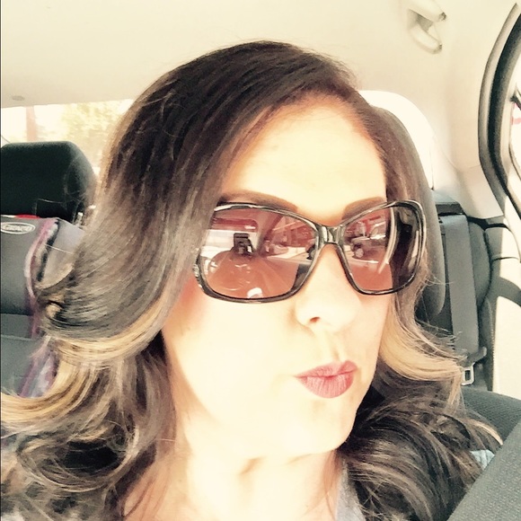 Profile Picture of Shawna Graves (@shawnag22) on Poshmark