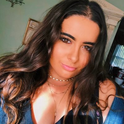 Profile Picture of Jennell♔ (@JennellLeigh) on Twitter
