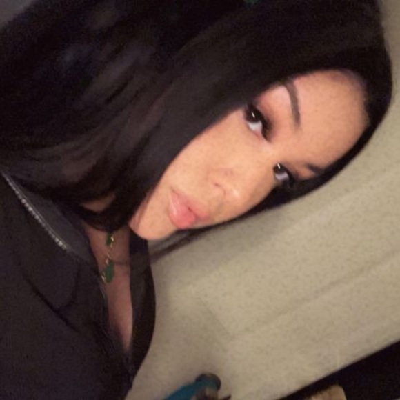 Profile Picture of Dani Rodriguez (@danirodrigue650) on Poshmark