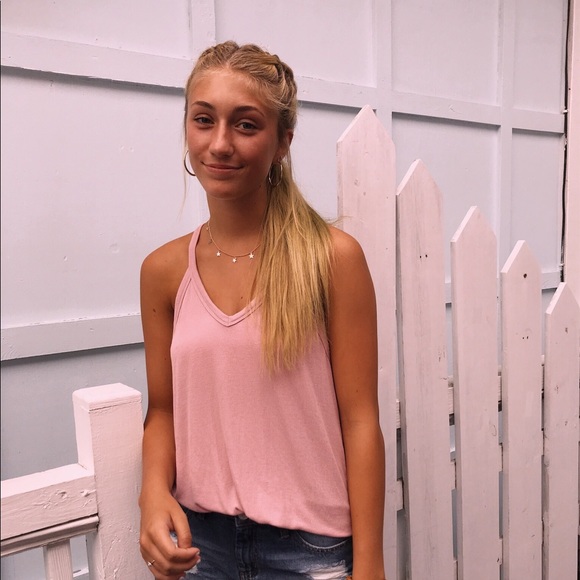 Profile Picture of Kinley Pridgen (@kinleypridgenn) on Poshmark
