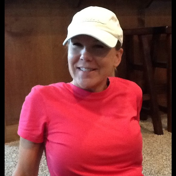 Profile Picture of Nicole Denekamp (@ndenekamp) on Poshmark
