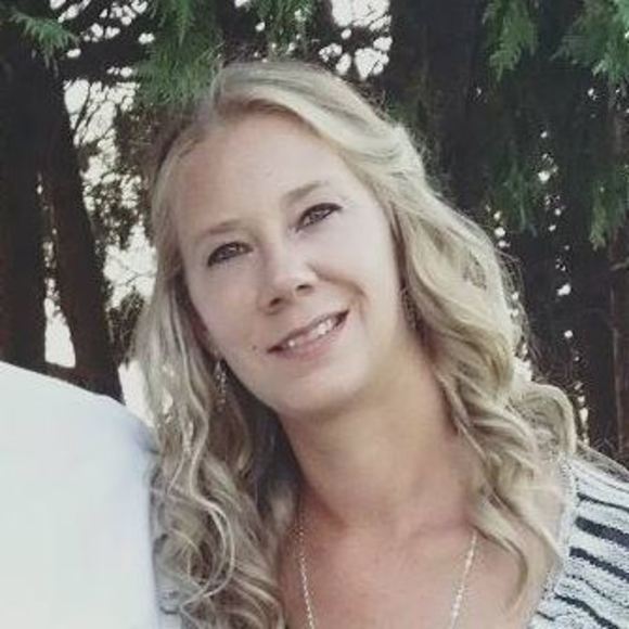 Profile Picture of Kari Peil (@karipeil) on Poshmark