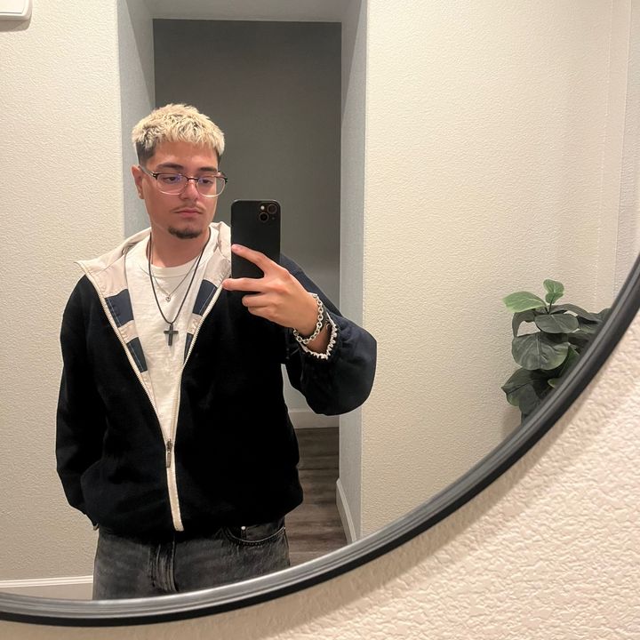 Profile Picture of Roberto (@robertmenen) on Tiktok