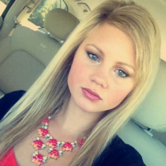 Chloe Bartlett - Poshmark Profile Picture of Chloe Bartlett (@chloebartlett15) on Poshmark