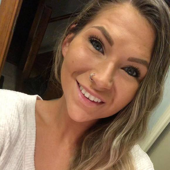 Profile Picture of Michelle Sukeforth (@shellysuke) on Poshmark