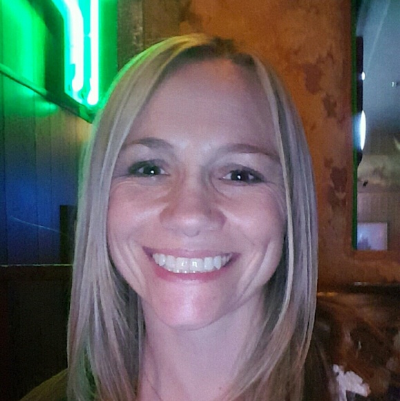 Profile Picture of Duwana Davis (@ddavis37) on Poshmark