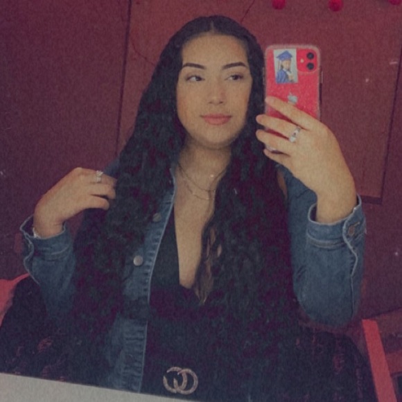 Profile Picture of Ruby Nava (@rnavaaa) on Poshmark