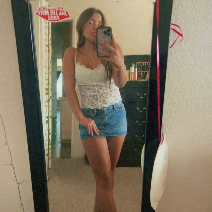 Profile Picture of c a i t l y n💐 (@caitlynbarnardd) on Tiktok