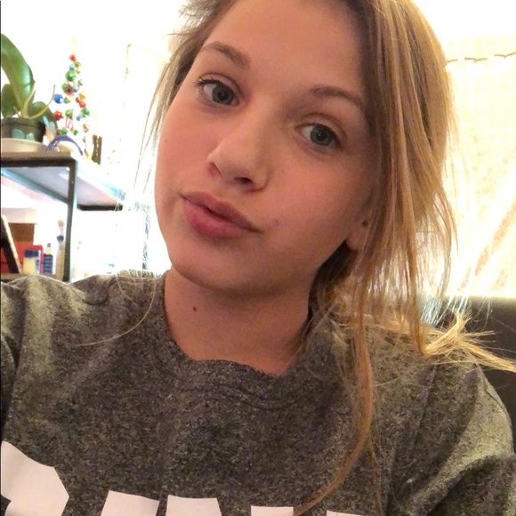 Profile Picture of Annabelle Obersteadt (@annabelle2004) on Poshmark