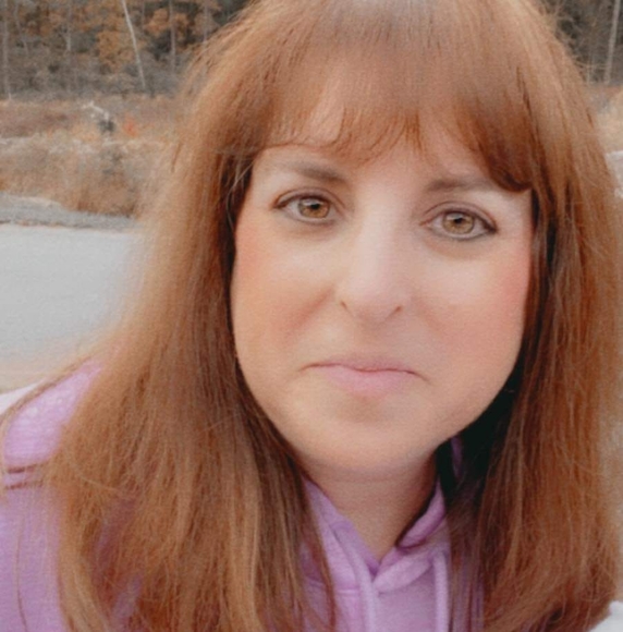 Profile Picture of Debbie Goldfarb stevens (@debbie116) on Poshmark