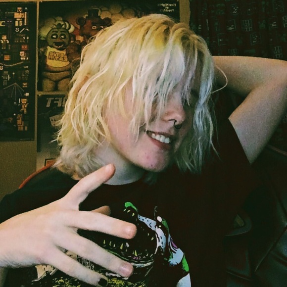 Profile Picture of Felix Gilbert (@snail_boi) on Poshmark