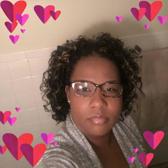 Profile Picture of Rhea Moore (@rhea36) on Poshmark