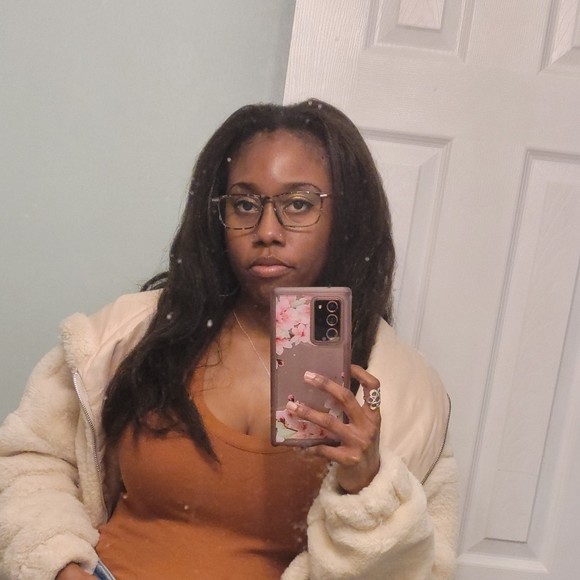 Profile Picture of K'nika Skepple (@kiskepple) on Poshmark