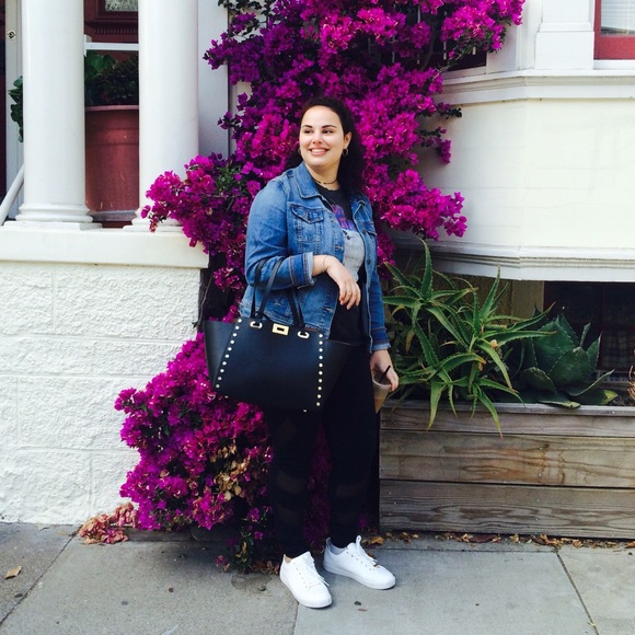 Profile Picture of Olivia Checchio (@livyloo31) on Poshmark