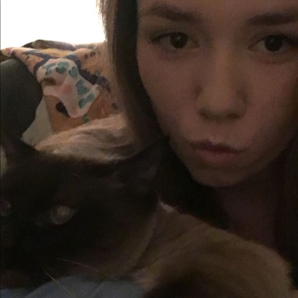 Profile Picture of Elizabeth Hirn (@eahirn) on Poshmark