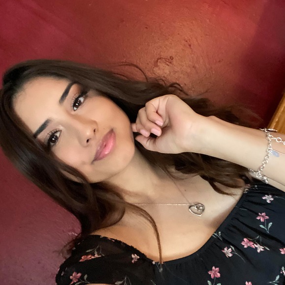 Profile Picture of Tania Mercado (@tmercado567) on Poshmark