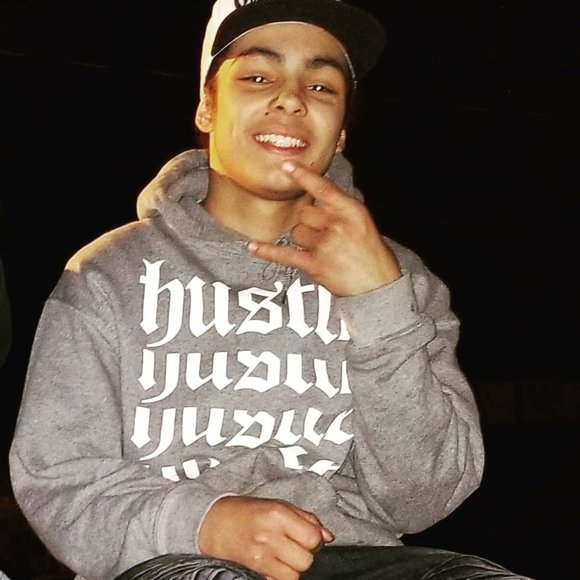 Simone Hart - Poshmark Profile Picture of Simone Hart (@mamapeanut) on Poshmark