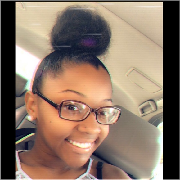 Profile Picture of Kim Knox (@kimknoxox) on Poshmark