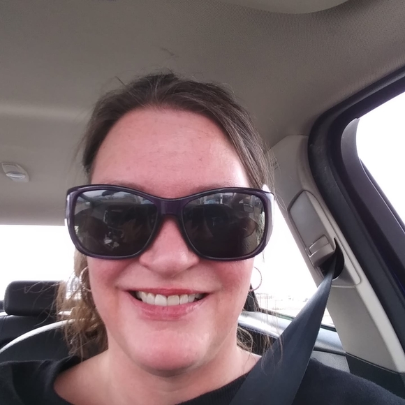Profile Picture of Kim Stringfellow (@kstringfellow) on Poshmark