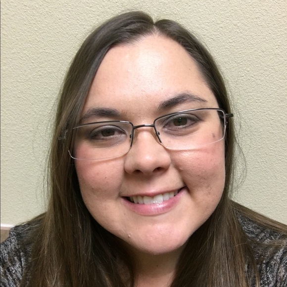 Profile Picture of Karen Barnett (@kelissa84) on Poshmark
