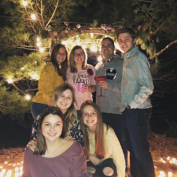 Profile Picture of Layne Hartnell (@layne_hartnell) on Poshmark