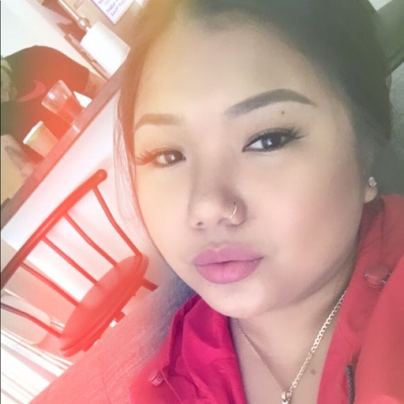 Profile Picture of Angeli Balanquit (@amgelisteez) on Poshmark