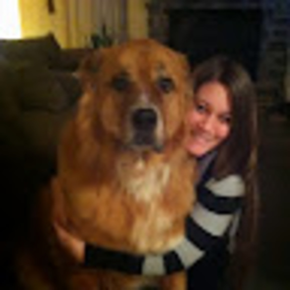 Profile Picture of Ashley Vespie (@vespieal) on Poshmark