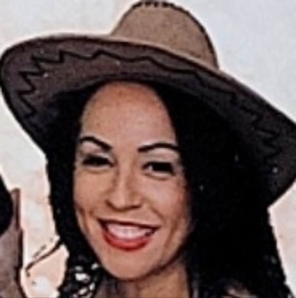 Profile Picture of Sandra Feurt (@gentlywear) on Poshmark