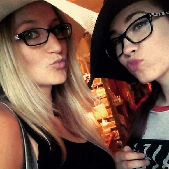 Profile Picture of Erica Lassen (@ericabird92) on Poshmark