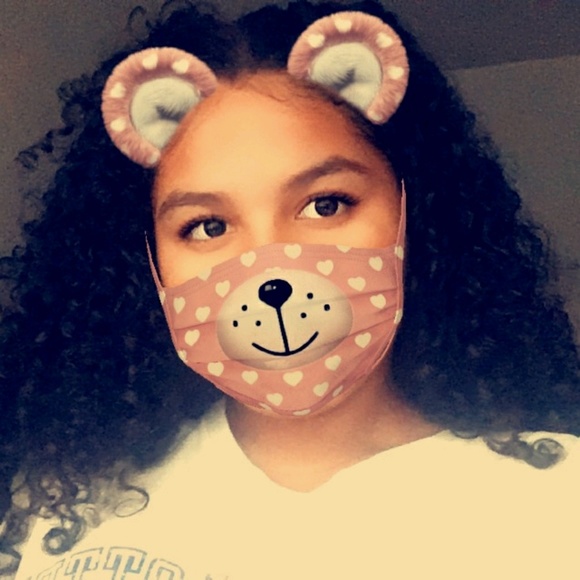 Profile Picture of Nichelle Agueda (@nichelle1920) on Poshmark