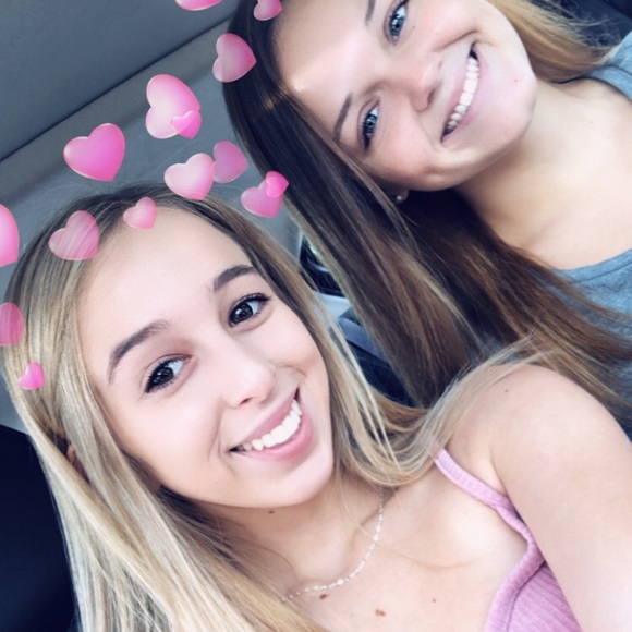 Profile Picture of Sarah Angier (@sarah10102000) on Poshmark