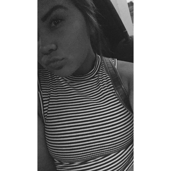 Profile Picture of Starlena Rose (@starlrose) on Poshmark