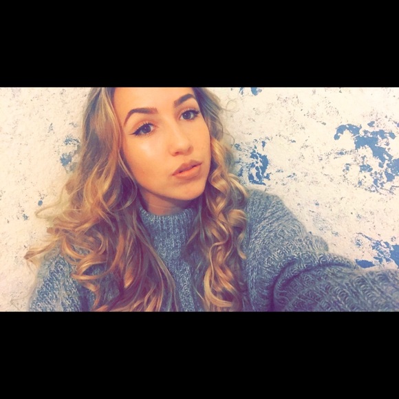 Profile Picture of Jacey Pasquetti (@jaceypasquetti) on Poshmark