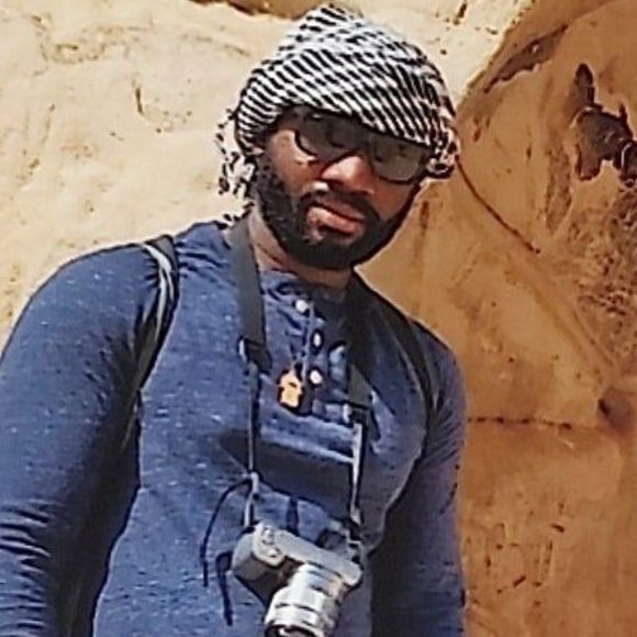 Profile Picture of Peter Gomillion (@pgomillion) on Poshmark