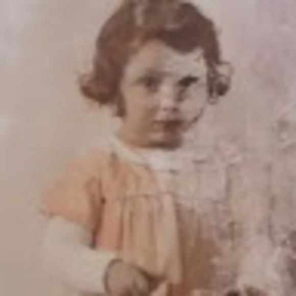 Profile Picture of Nellie Kennedy (@terezintwo) on Poshmark