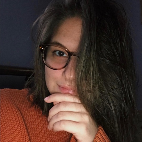 Profile Picture of Rhea Larson (@rhealarson) on Poshmark