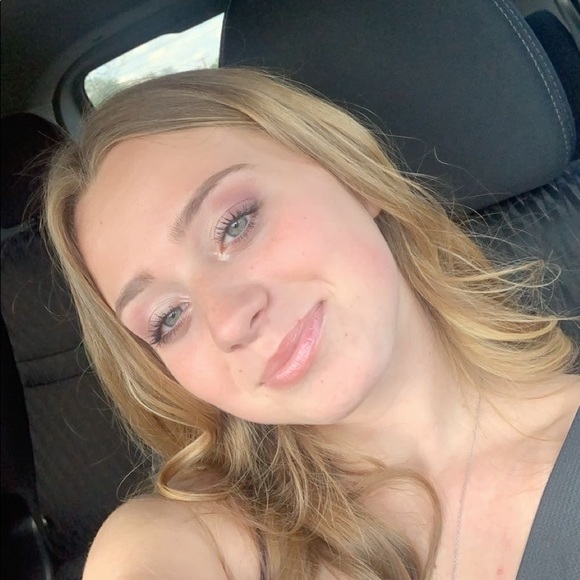 Grace Brees - Poshmark Profile Picture of Grace Brees (@grace_brees) on Poshmark