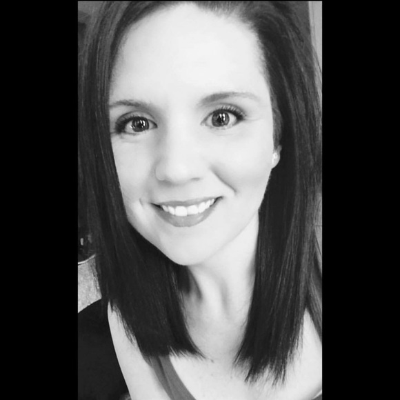 Profile Picture of Heidi Hoskins (@heidi0736) on Poshmark