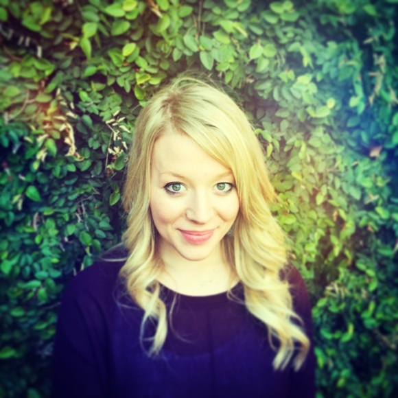 Profile Picture of Alicia Forrest (@aliciaforrest) on Poshmark