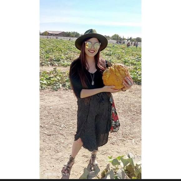 Profile Picture of Alexis Diffley (@ad25411) on Poshmark