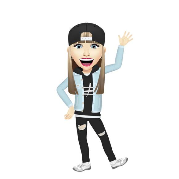 Profile Picture of Julie Baecker (@baecker1) on Poshmark