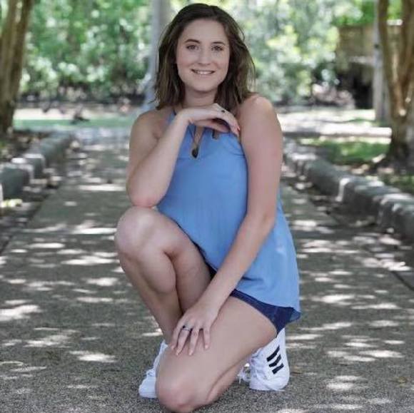 Profile Picture of Gabby Weisler (@gabbyweisler) on Poshmark