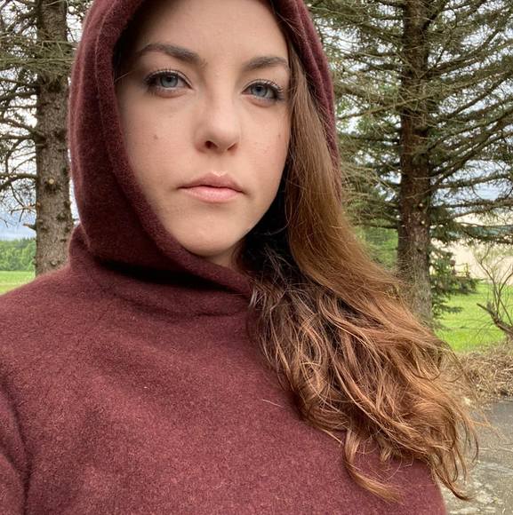 Profile Picture of Kadie Potocki (@kadiep) on Poshmark