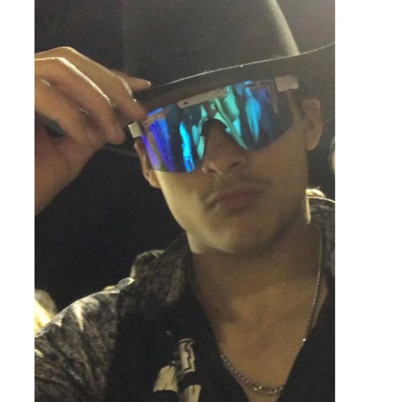 Profile Picture of Aaron Brock (@aaronbrock833) on Poshmark