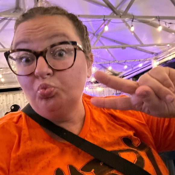 Profile Picture of Danyel Lessard (@danyellovesbags) on Poshmark